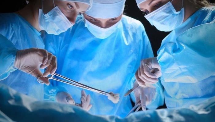Xəstənin qarnında unudulan cərrahi alət   18 aydan sonra çıxarıldı