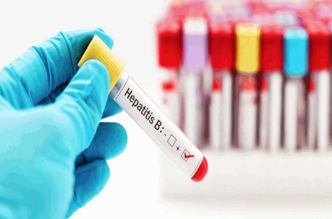 Türkiyə hepatit peyvəndinin istehsalına başlanacaq 