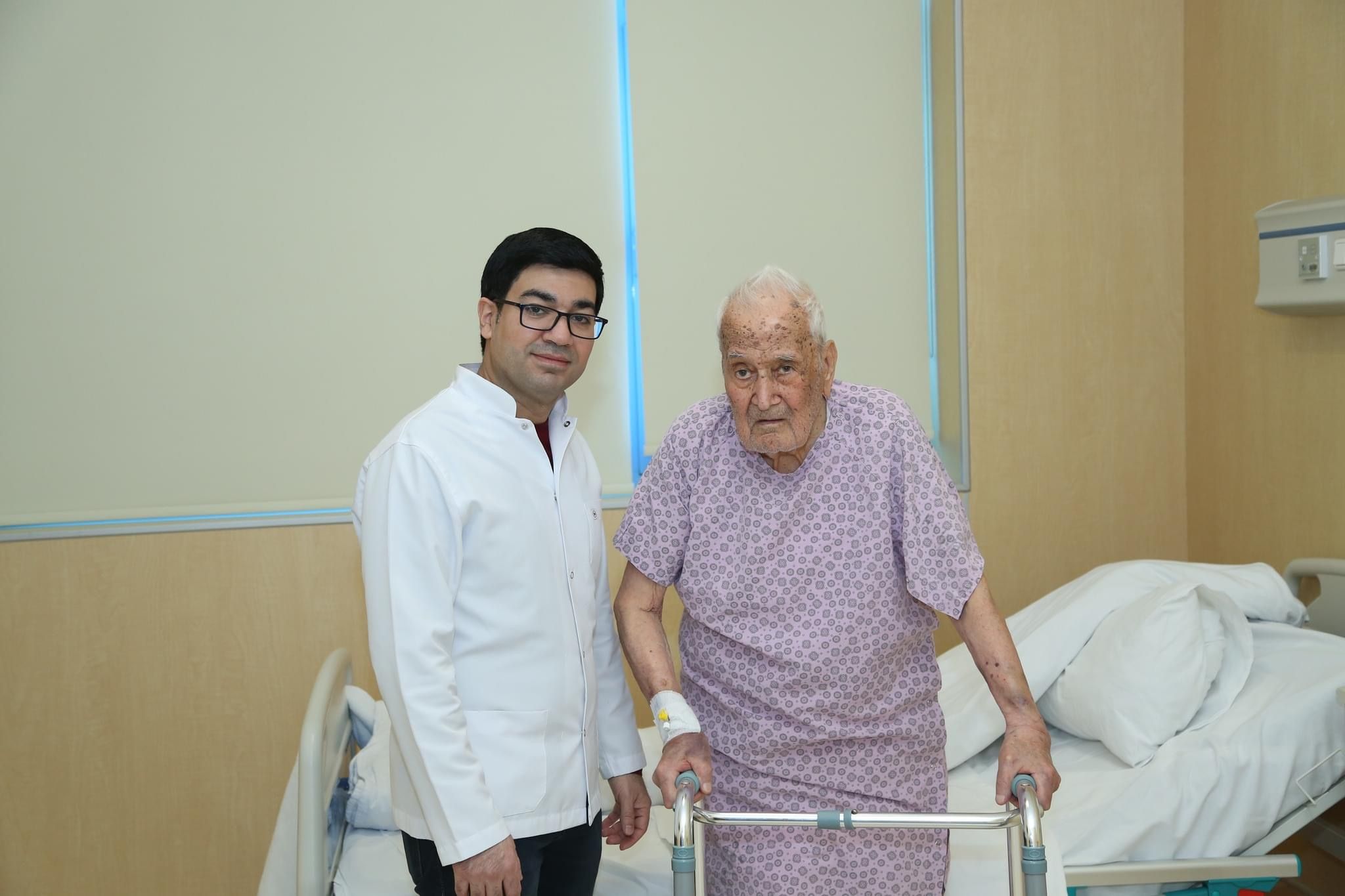 Yeni Klinikada 98 yaşlı kişiyə   endprotez edildi