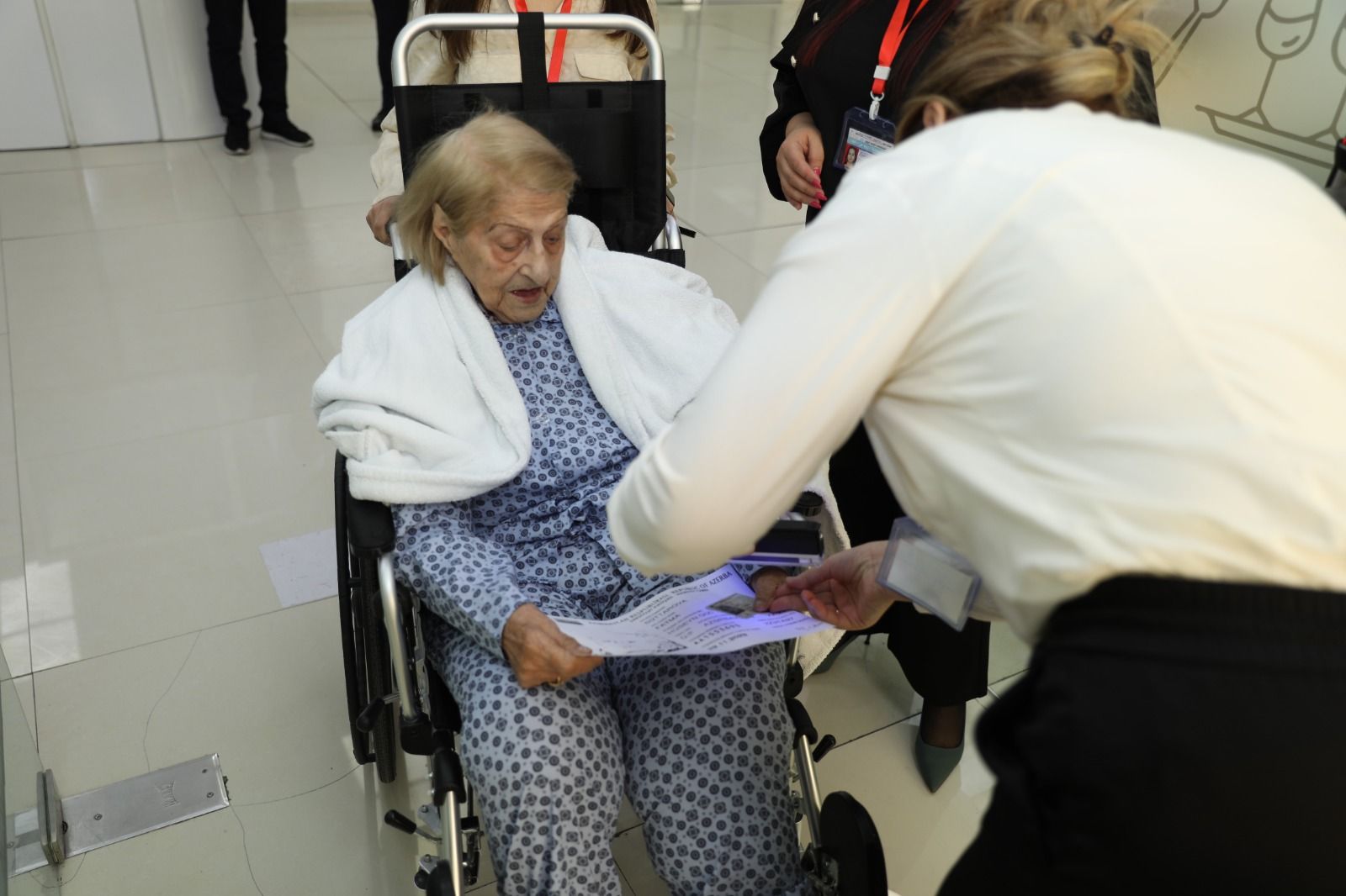 102 yaşlı Fatma Səttarova səs verdi -  FOTOLAR