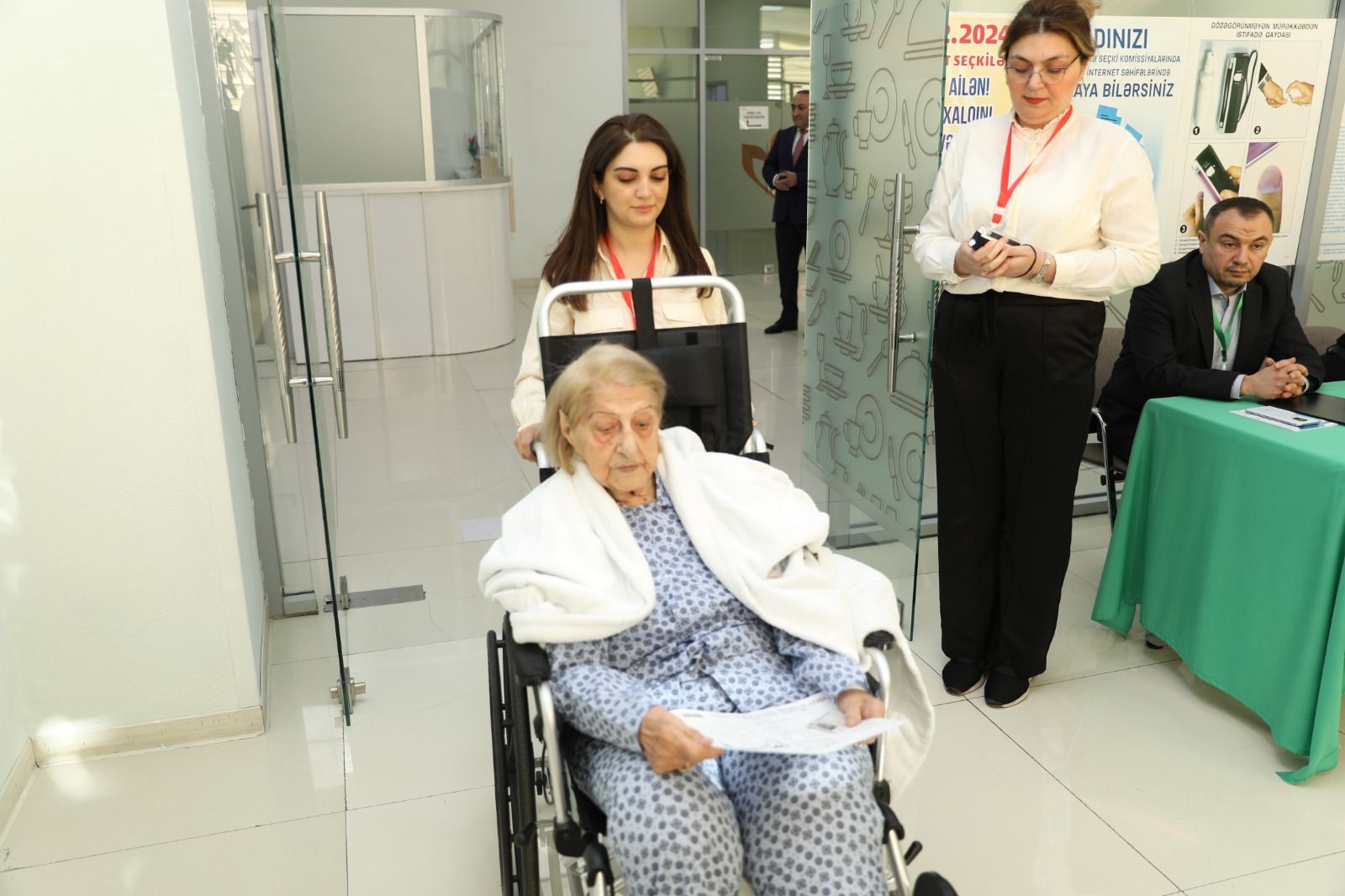 102 yaşlı Fatma Səttarova səs verdi -  FOTOLAR