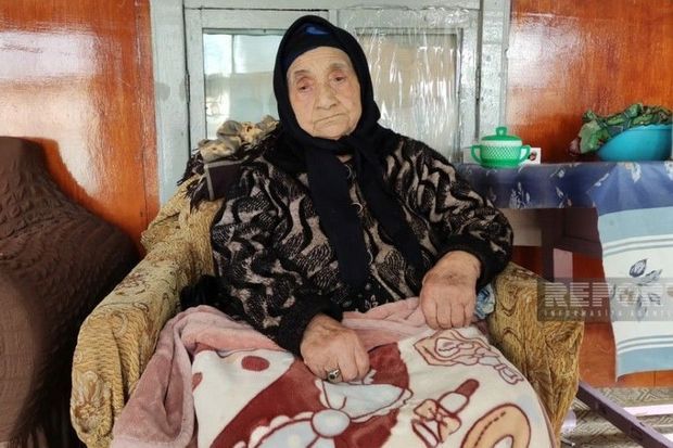 Cəlilabadda 101 yaşlı nənə səs verdi 