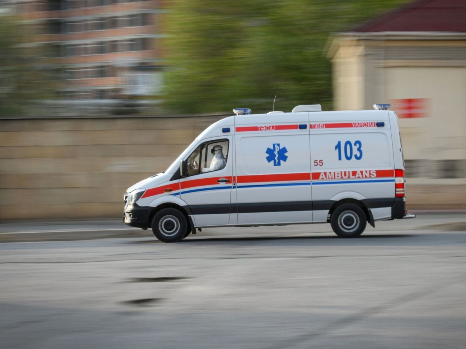 Bakıda hamilə ambulansda doğuş etdi 