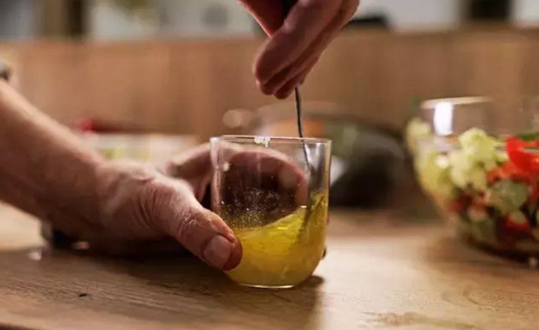 Bu ədviyyatı zeytun yağı ilə qarışdırın –  Orqanizmi qalxan kimi qoruyur
