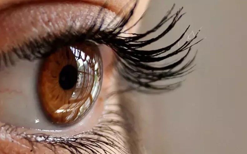 Kirpiklərdə üzə çıxan xərçəng əlaməti –  Bu baş verirsə…