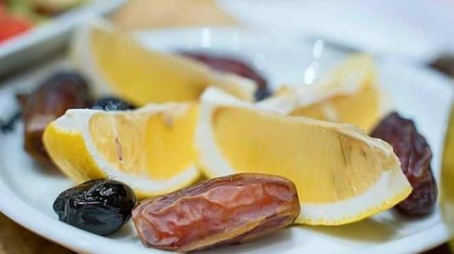 Xurmanın üzərinə limon sıxıb yeyin! –  Görün hansı faydaları varmış