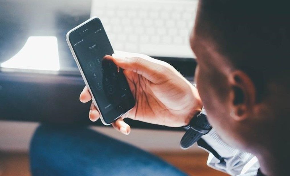 Mobil telefon oynaqların və sinir toxumalarının zədələnməsinə səbəb olur 