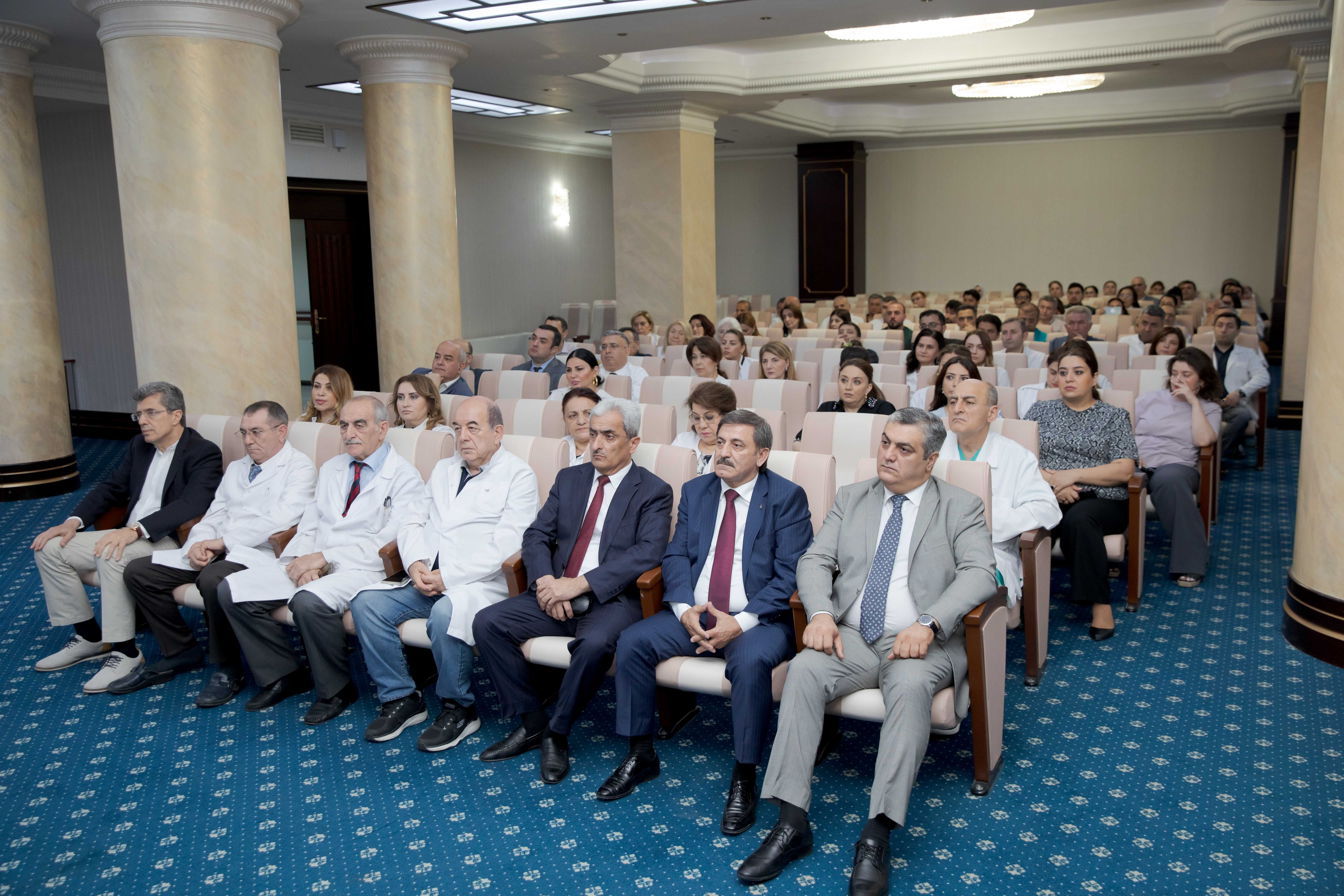 Tədris Cərrahiyyə Klinikasına yeni direktor və baş həkim təyin olundu -  FOTO