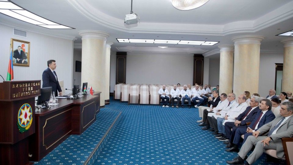 Tədris Cərrahiyyə Klinikasına yeni direktor və baş həkim təyin olundu -  FOTO