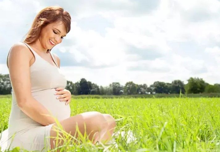 Yayı rahat keçirmək istəyən hamilələr üçün  12 məsləhət