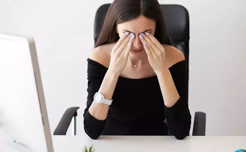 Kompüter başında çox vaxt keçirənlər üçün gözləri qorumağın  7 yolu