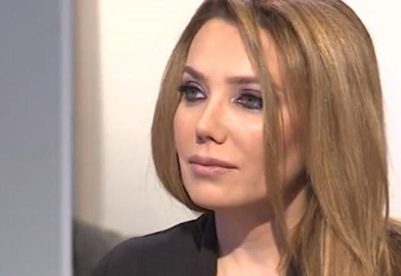 Daha bir məşhur həkimi günahlandırdı -  "Anamı öldürdü"