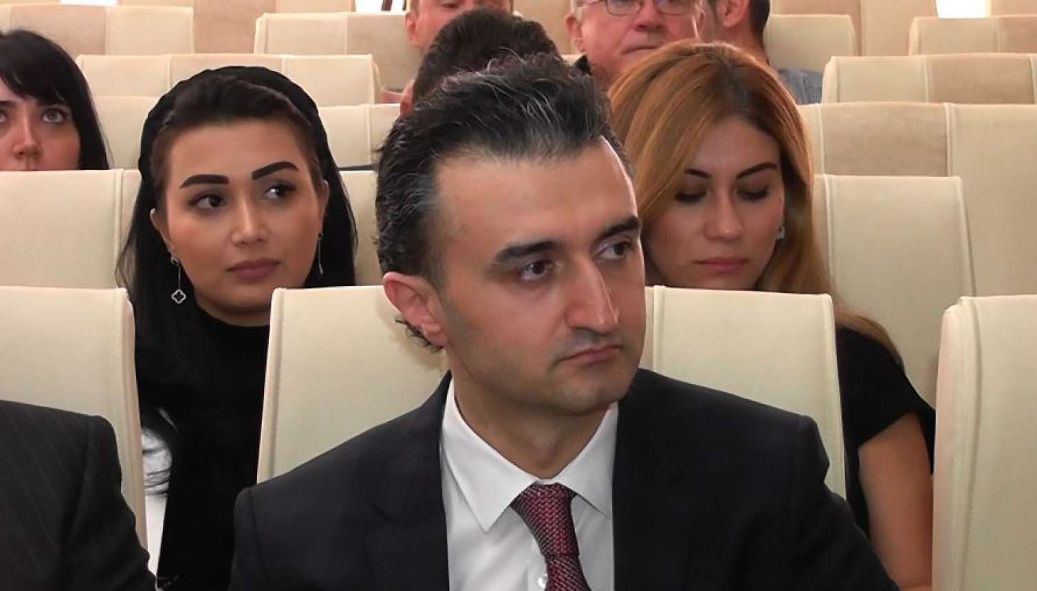  Dilqəm Məhərrəmovun havadan asılı qalan lisenziyası...  - Araşdırma