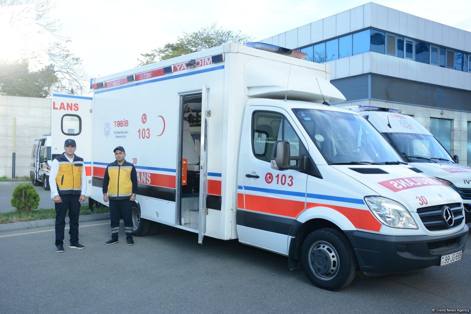 TƏBİB-dən ambulans maşınlarına yol verən sürücülərə   təşəkkür -  VİDEO
