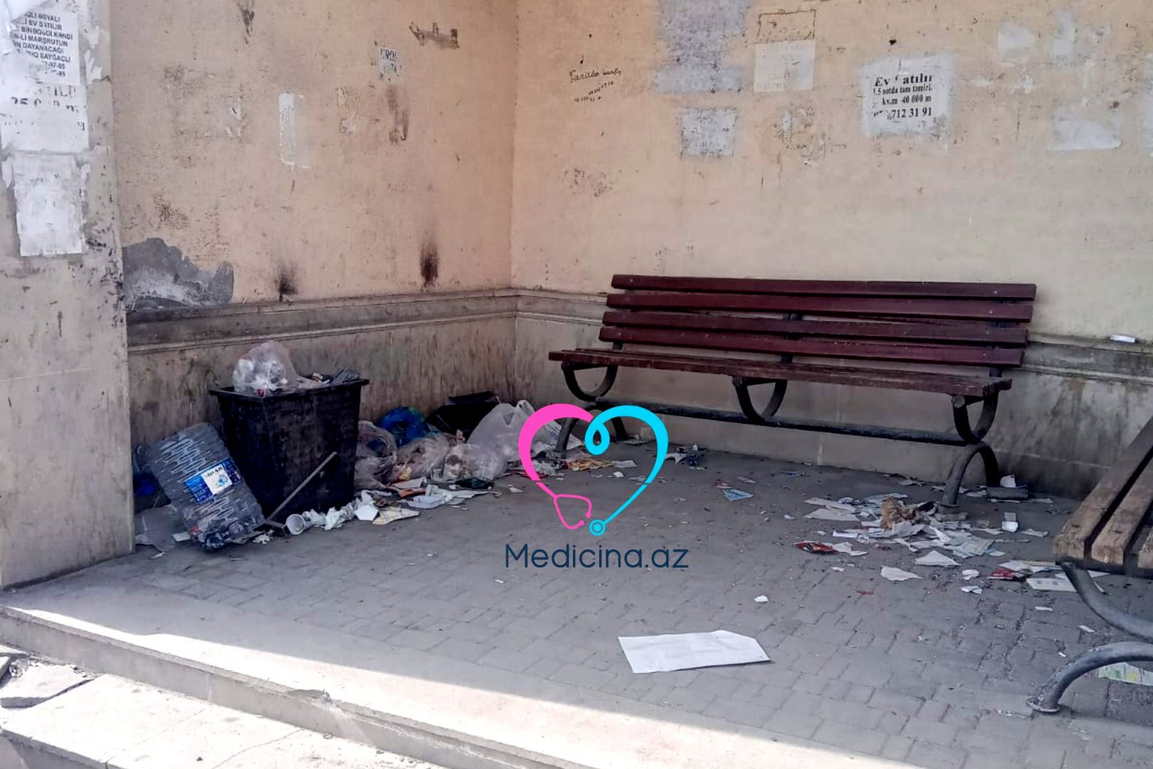 Binəqədidə avtobus dayanacağı, yoxsa zibillik? -   FOTO