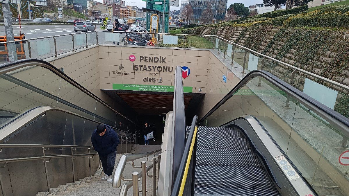 Metroda ekskalator faciəsi -  Yaşlı qadının barmaqları qopdu