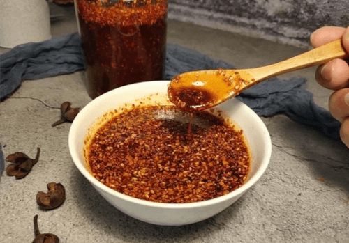 Restoranda yeməyinə 5 qaşıq bibər qatan müştəri  -  ölümdən qurtuldu
