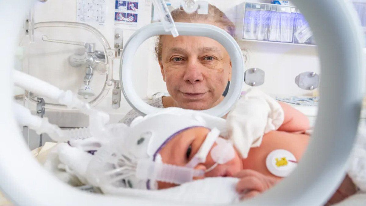 66 yaşlı qadın 10-cu dəfə ana oldu -  FOTO