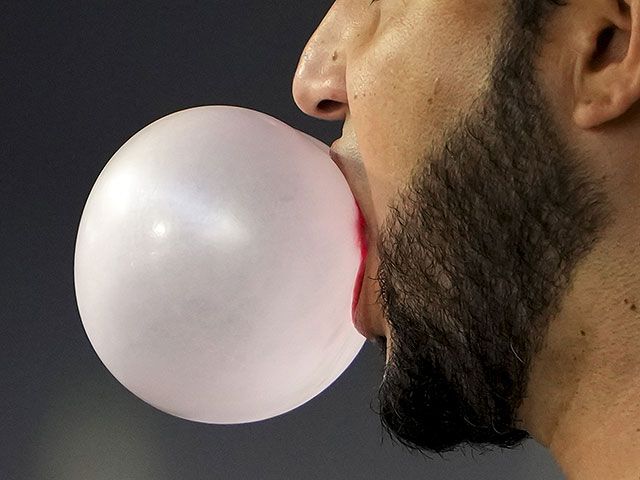 Saqqızlarda mikroplastik tapıldı  – Bədənə keçir
