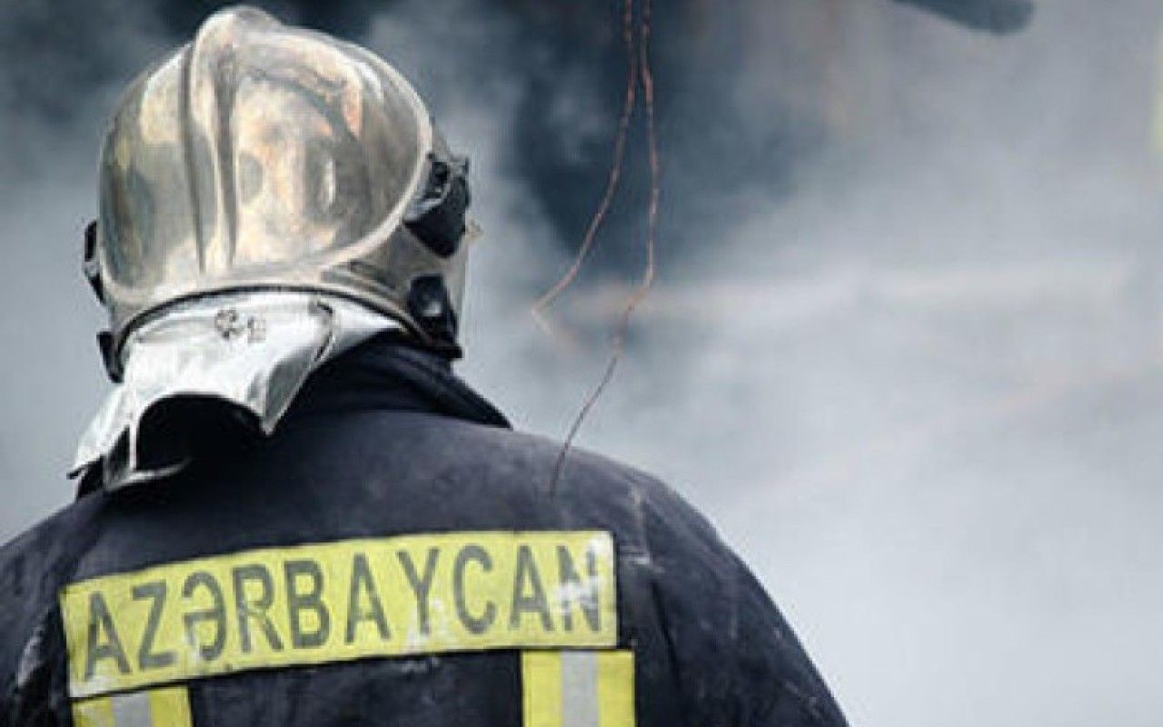 Bakıda yaşayış binasında yanğın -  1 nəfər tüstüdən zəhərləndi