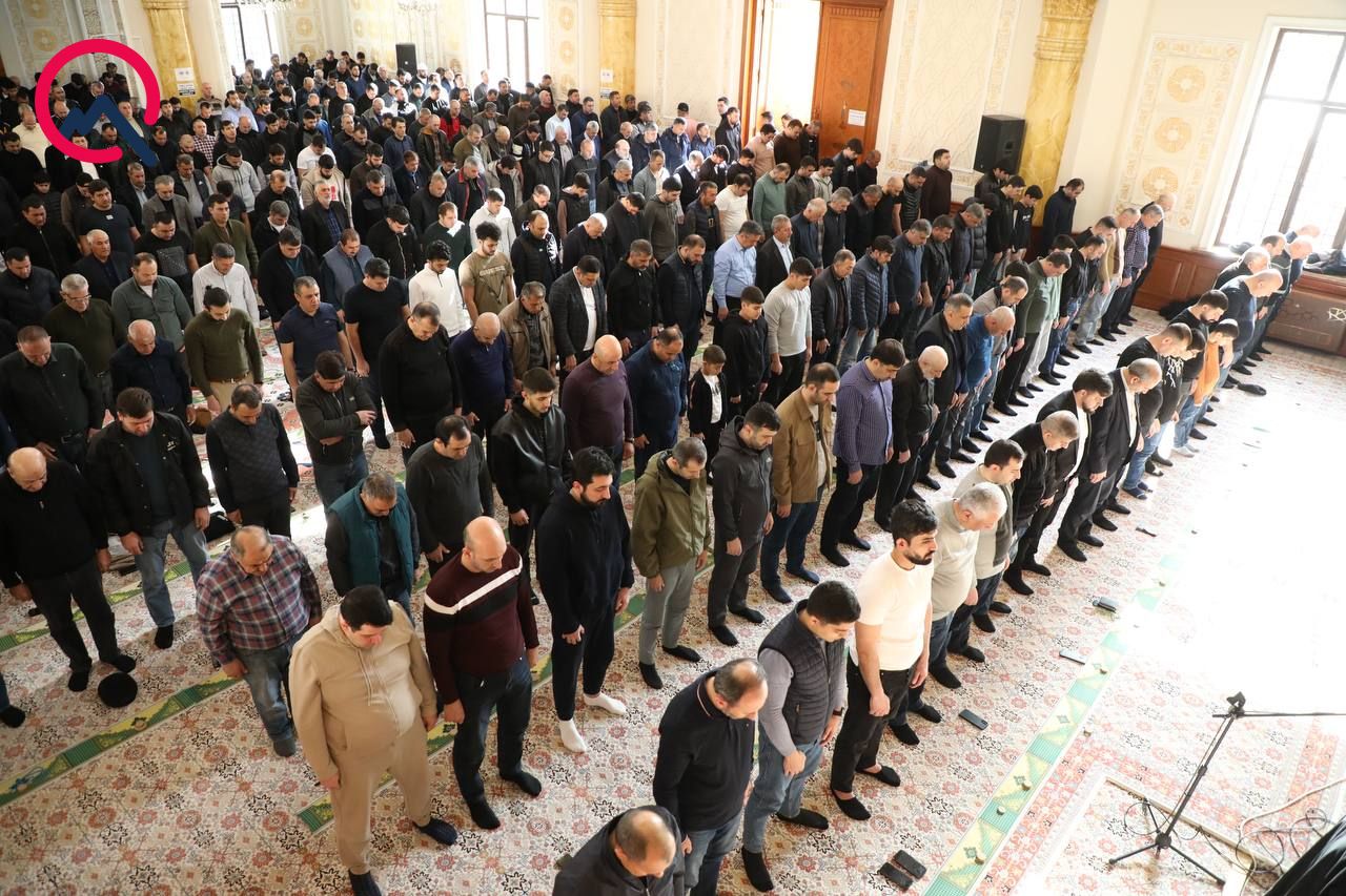Bayram namazı qılındı -  FOTO