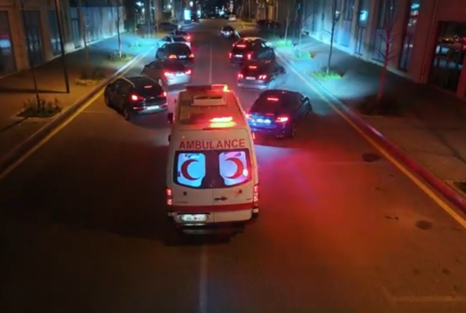 DİN çağırış edir: Təcili Yardıma yol ver! -  VİDEO