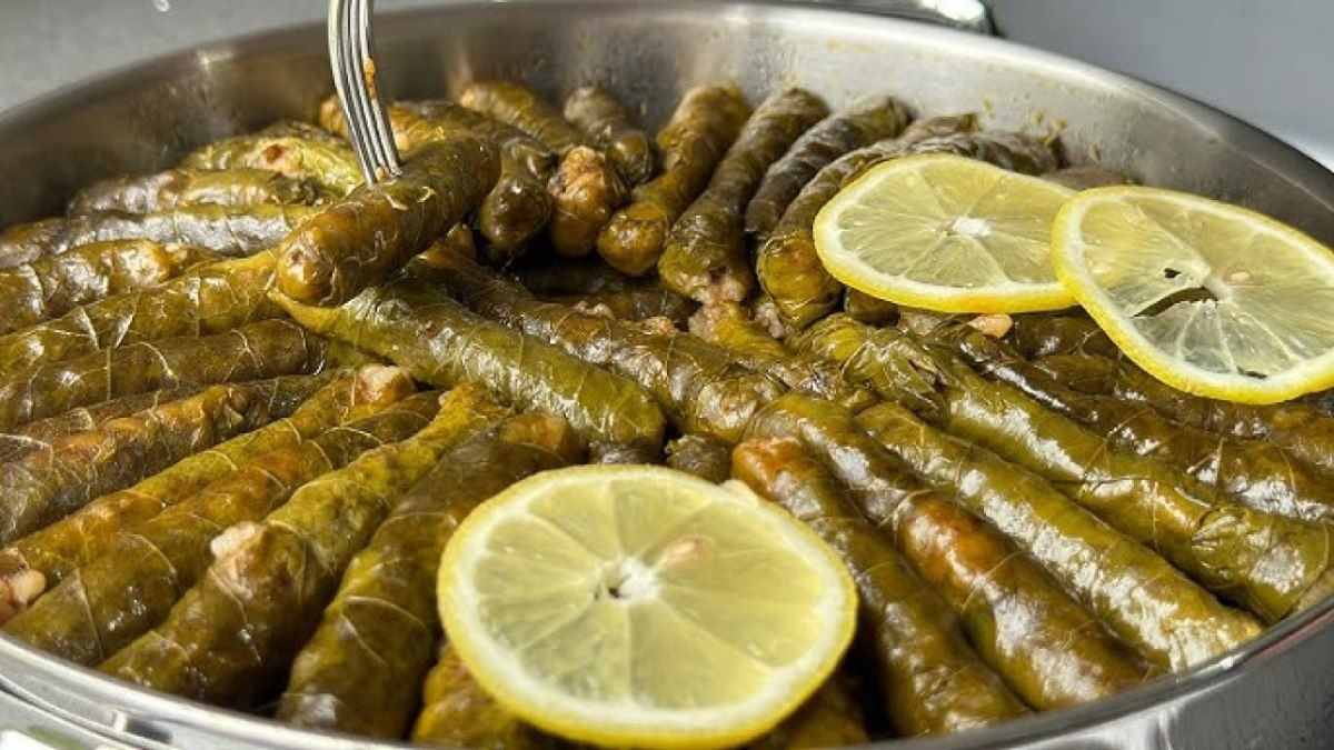 Dolma bişirərkən üzərinə niyə boşqab qoyulur?  