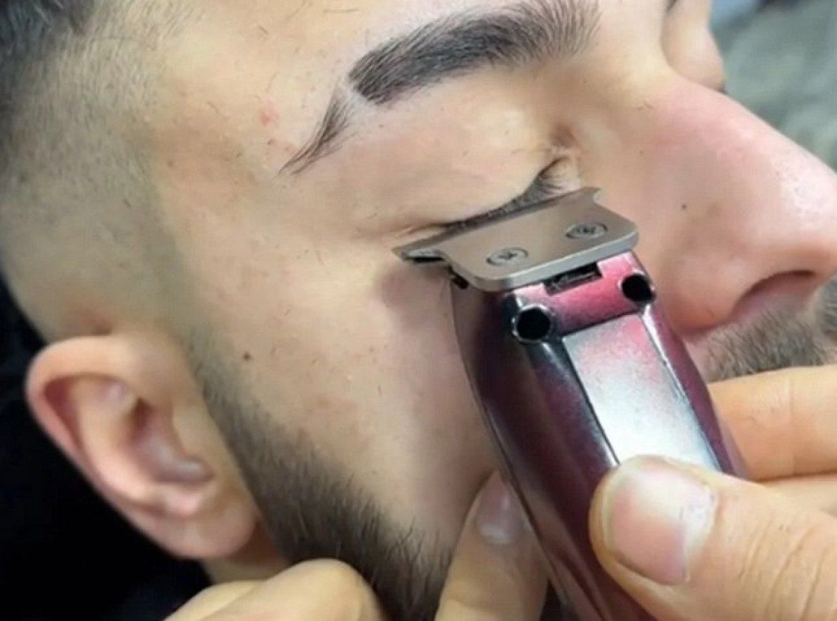 TikTok-un qorxulu trendi -  Kirpik kəsmək 
