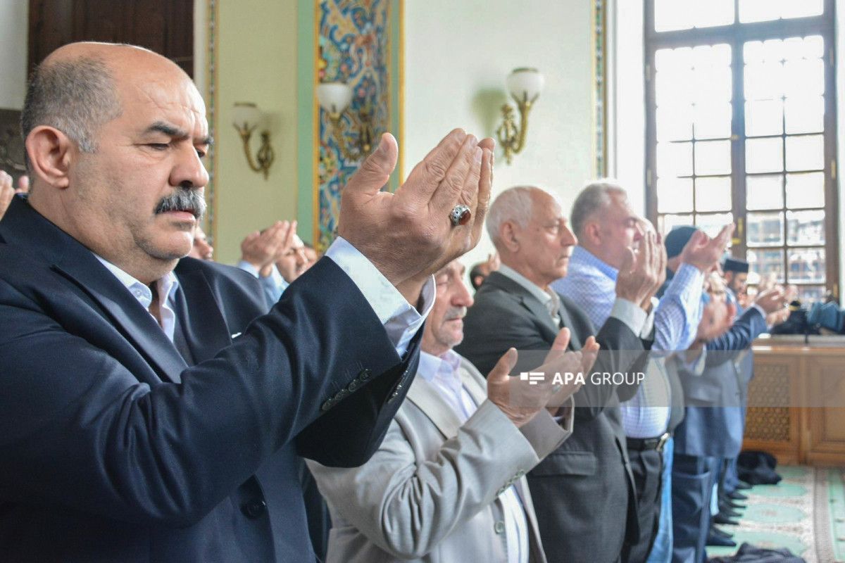 Azərbaycanda bayram namazı qılındı 