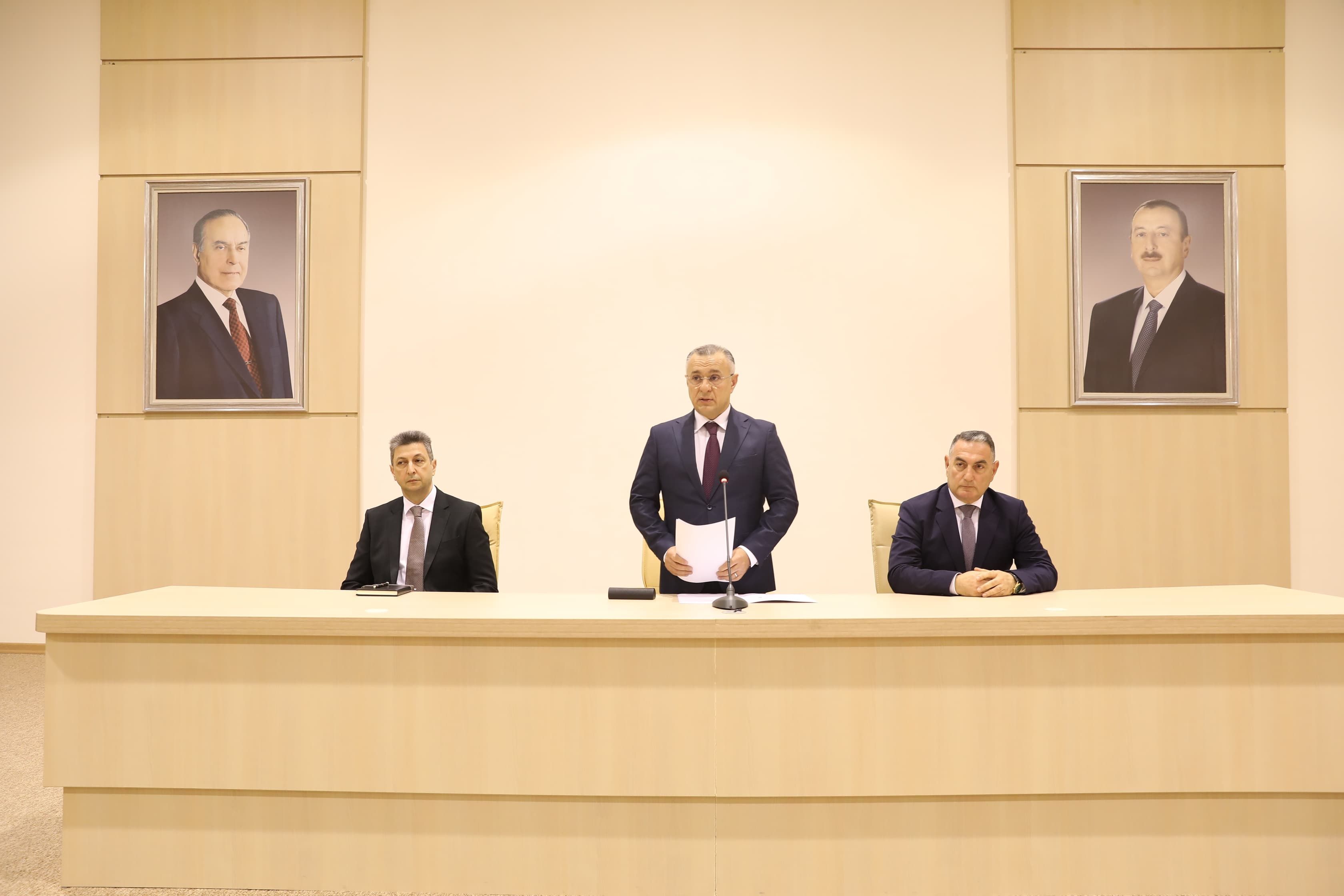 Səhiyyə naziri yeni rektoru kollektivə təqdim etdi -  FOTO