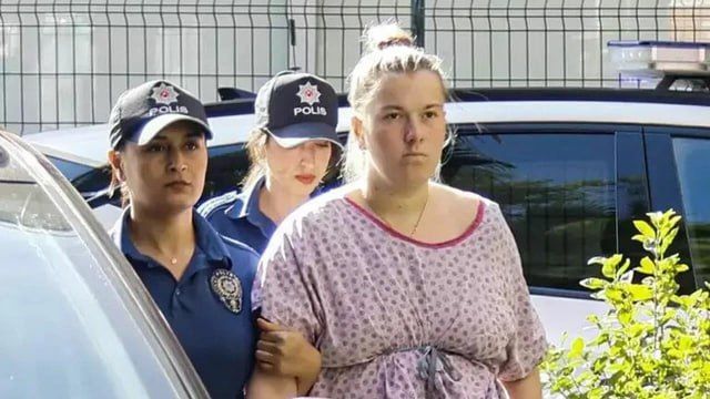 Uşağı doğub unitaza atan qadın həbsdən buraxıldı 