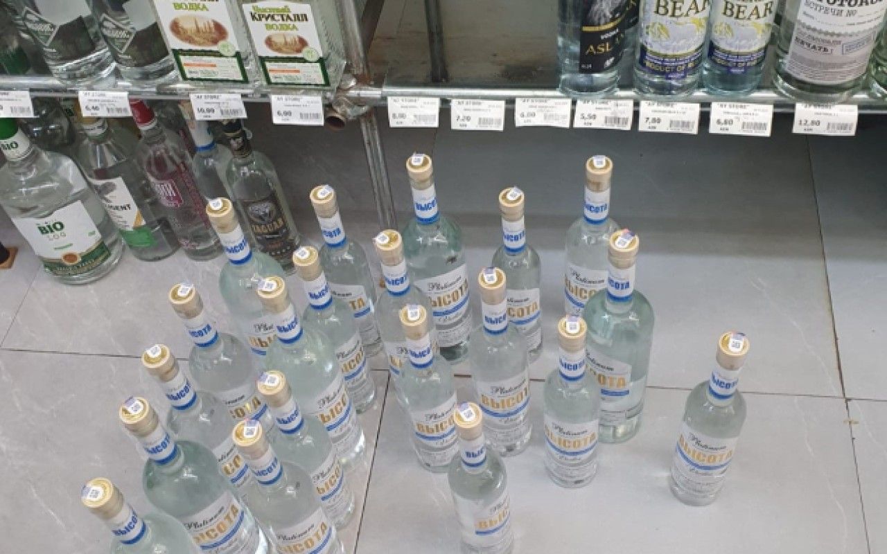 Bu marketdə saxta araqlar aşkarlandı -  FOTO