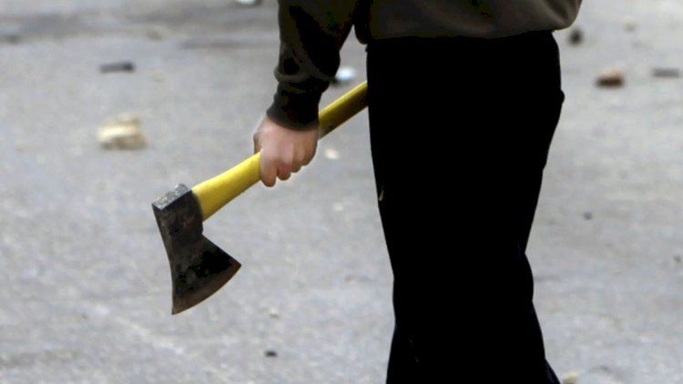 Balta ilə insanlara hücum edən   saxlanıldı