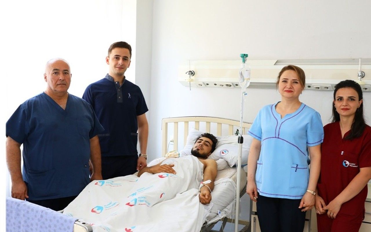 Gənc oğlanın mədəsinə metal əşya batdı 