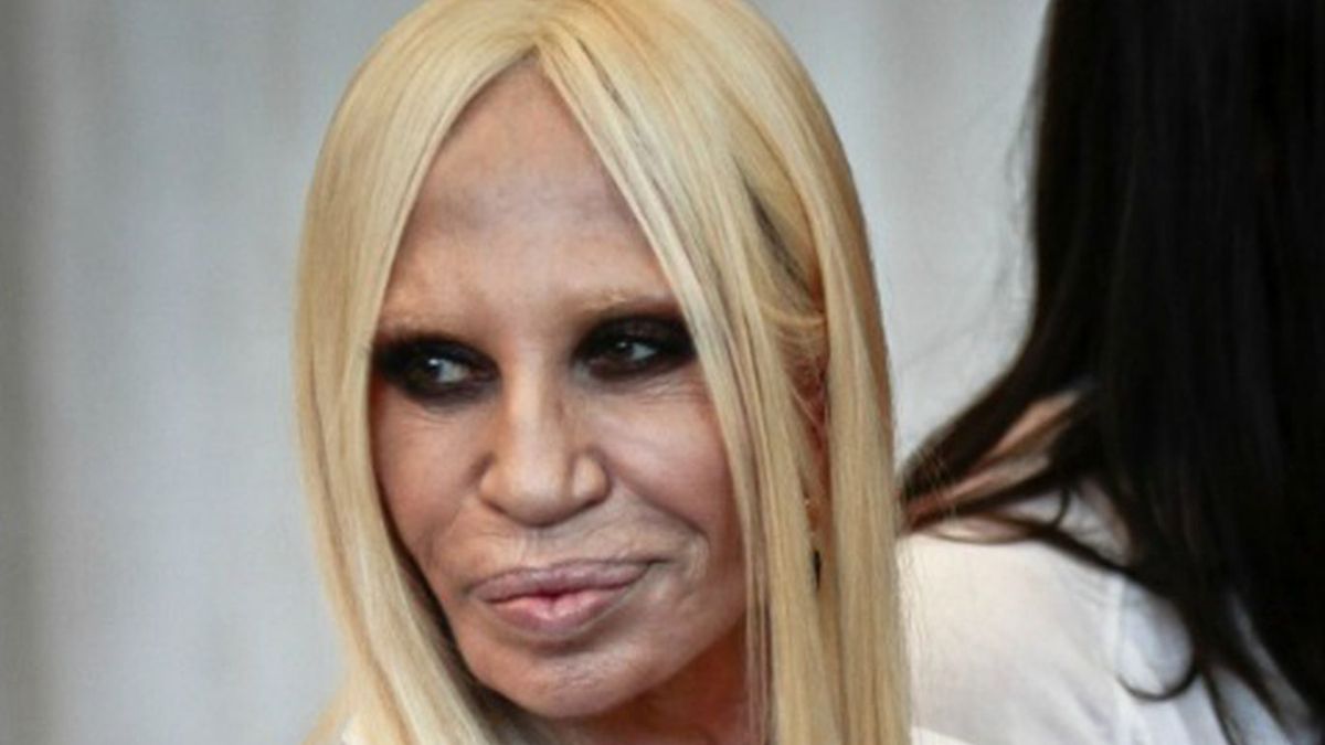 "Estetik qurbanı" idi:  "Versace"nin son halı müzakirələrə səbəb oldu - FOTO