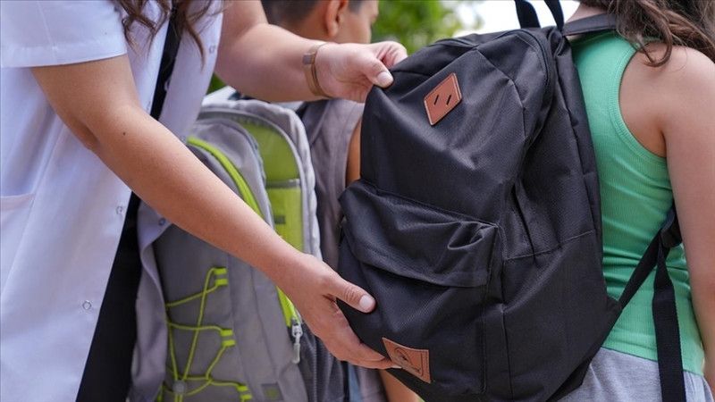 Pediatrdan məktəb çantaları ilə bağlı xəbərdarlıq -  Qamət pozğunluğunun səbəbi...