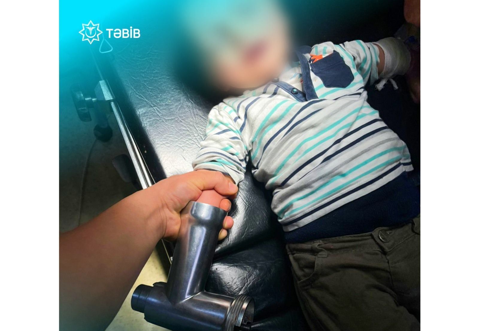 2 yaşlı uşağın qolu ətçəkəndə qaldı  - Foto