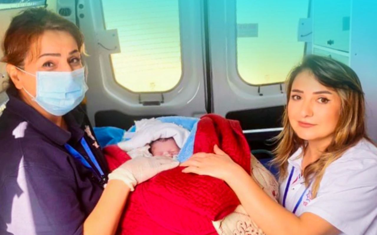 Bakıda qadın evdə doğuş etdi -  FOTO