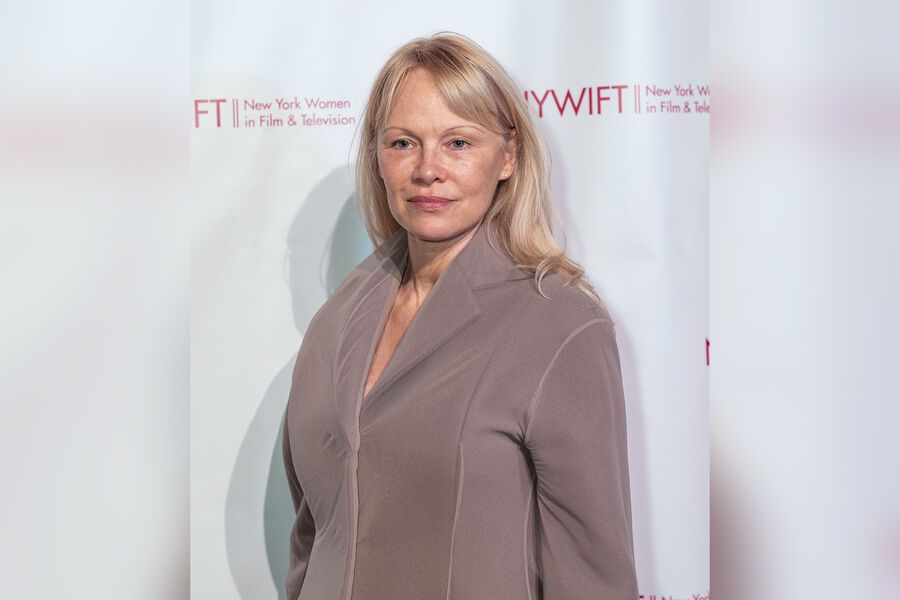 56  yaşlı Pamela makiyajsız gəzməsinin    səbəbini açıqladı 