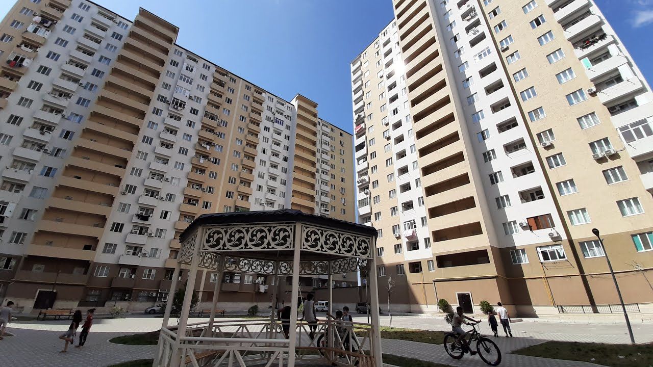 Xırdalanda 15 yaşlı yeniyetmə binadan yıxılıb öldü 