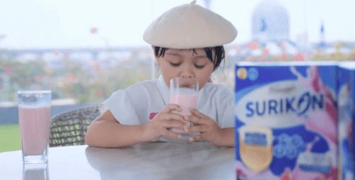 Məktəbdə uşaqlara inək südü əvəzinə  "balıq südü"  verilir