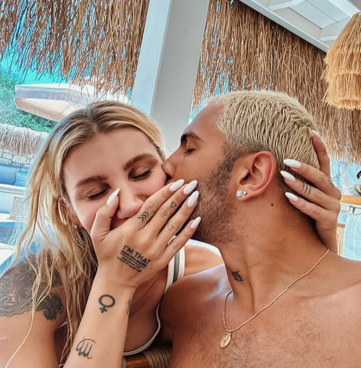 Toya hazırlaşırdı,  ayrıldılar