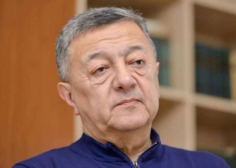 "Özündən muğayat olmayıb” –  Elçin Şıxlı müavininin ölümündən yazdı