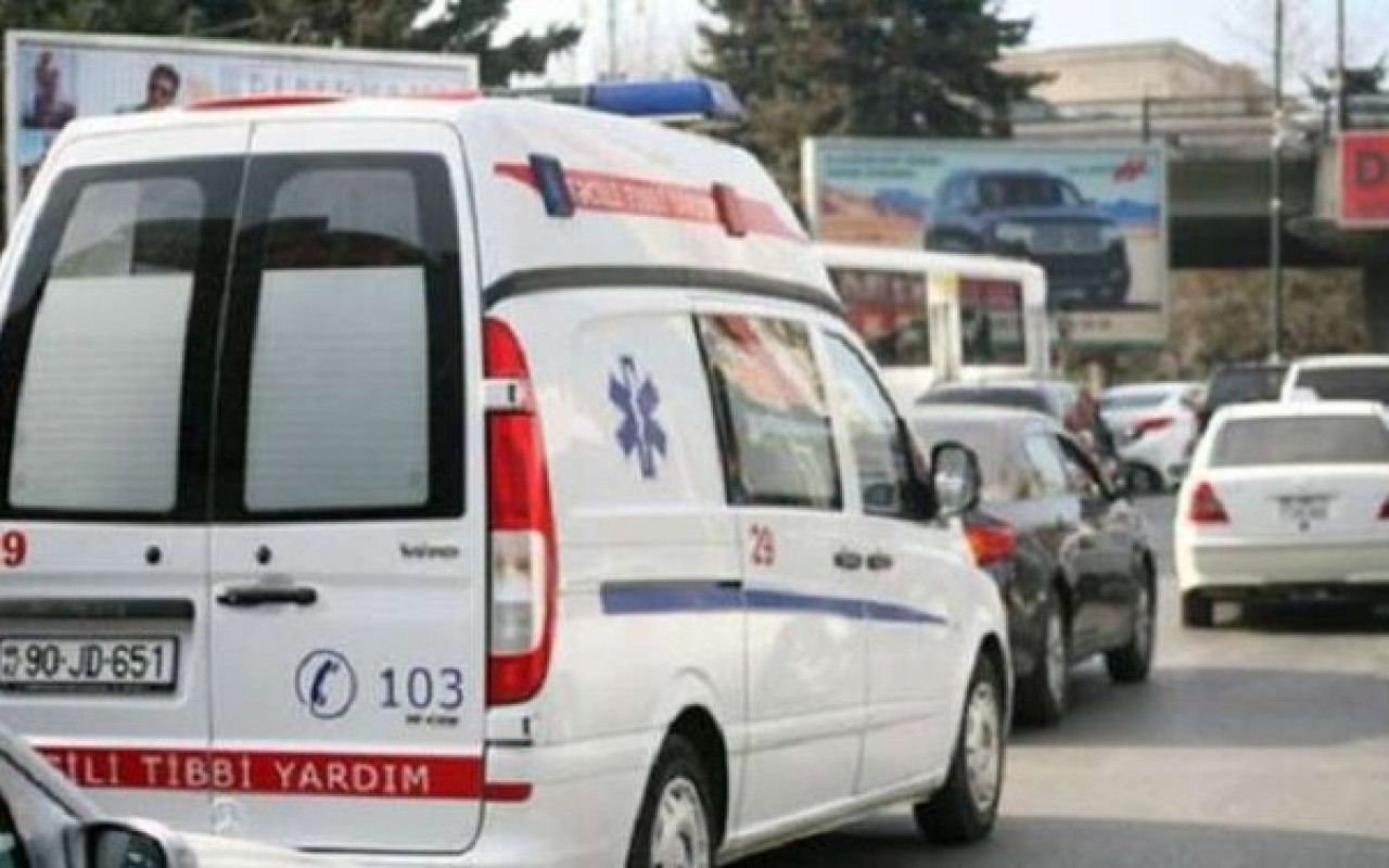 Şiriniyyat sexində bədbəxt hadisə -  Əli aparatda qaldı