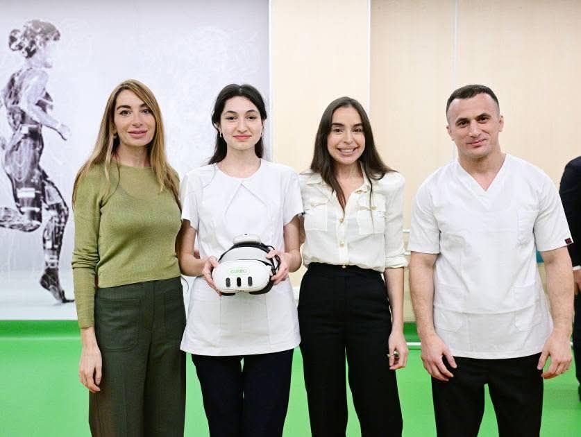 Yeni Klinikada Yeni Robotik Reabilitasiya və Sümük İliyi Transplantasiyası mərkəzlərinin açılışı oldu -  FOTO