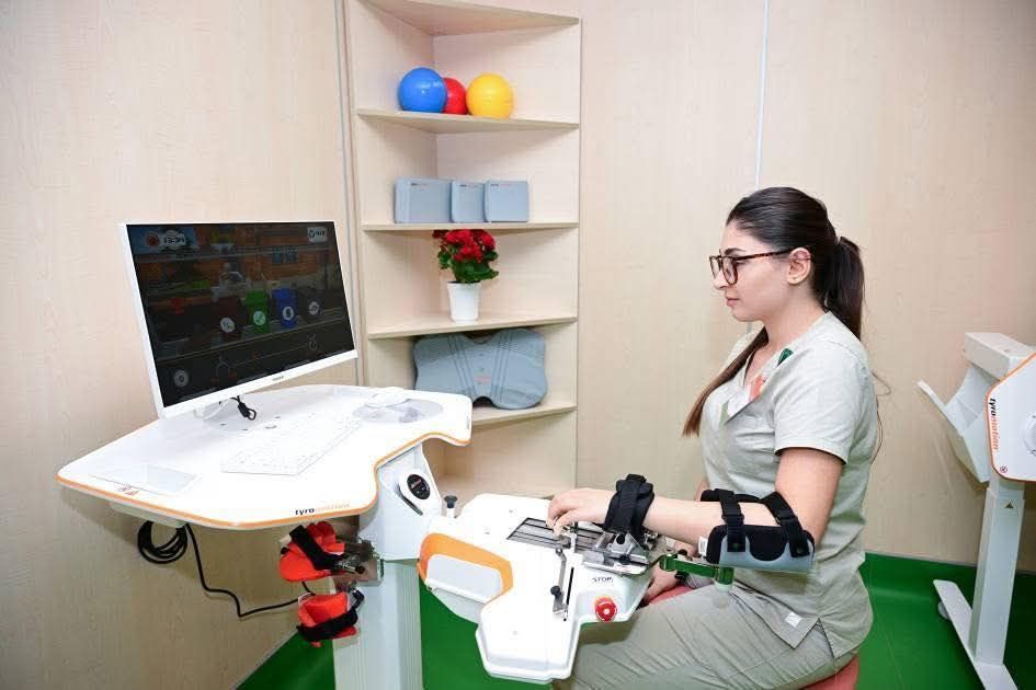 Yeni Klinikada Yeni Robotik Reabilitasiya və Sümük İliyi Transplantasiyası mərkəzlərinin açılışı oldu -  FOTO