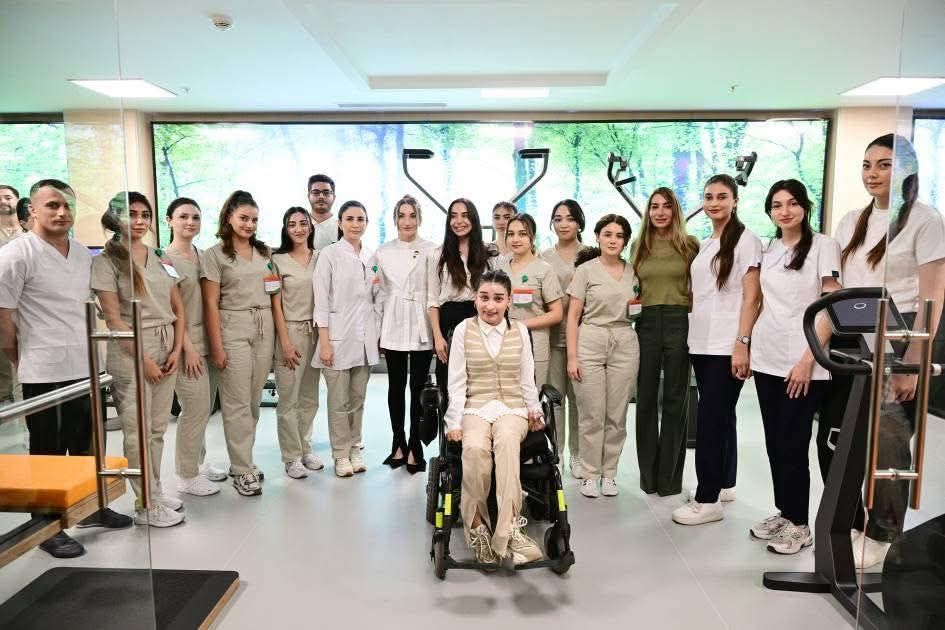 Yeni Klinikada Yeni Robotik Reabilitasiya və Sümük İliyi Transplantasiyası mərkəzlərinin açılışı oldu -  FOTO