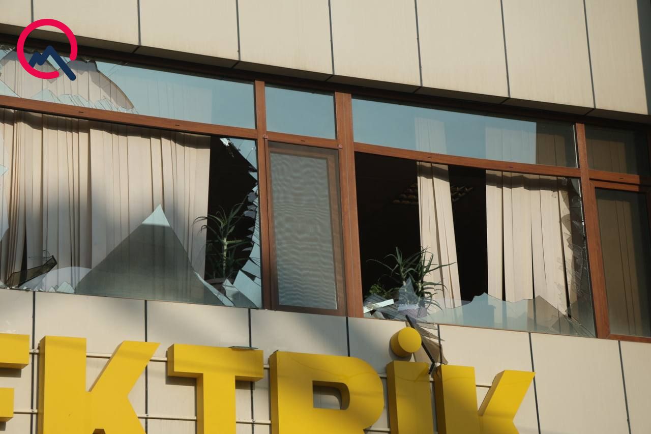 Bakıda partlayış olan ofisdən  FOTOLAR