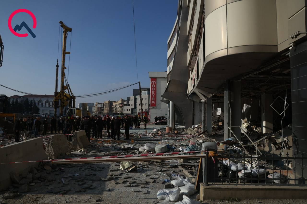 Bakıda partlayış olan ofisdən  FOTOLAR