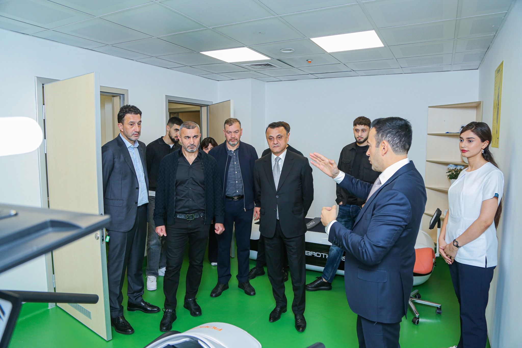 Qurban Qurbanov  Robotik Reabilitasiya Mərkəzində 